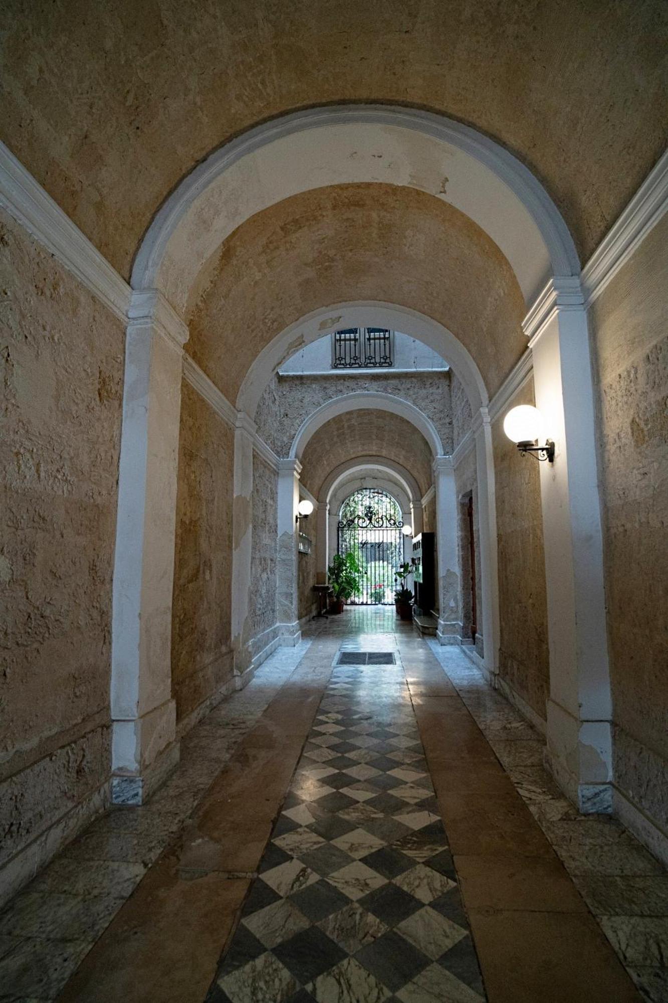 Leitmotiv Ospitality House Villa Bari Luaran gambar